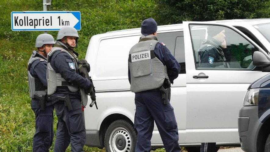 Des policiers à Grosspriel dans le district de Melk,  le 17 septembre 2013 en Autriche