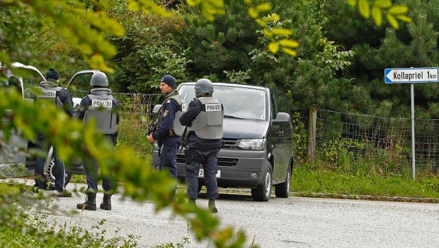 Des policiers à Grosspriel dans le district de Melk,  le 17 septembre 2013 en Autriche