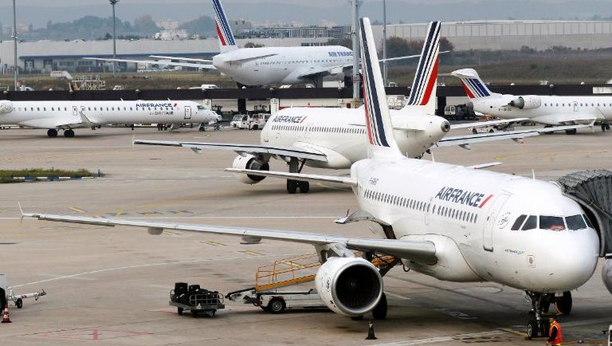 Des avions de la compagnie Air France sur le tarmac de l'aéroport d'Orly