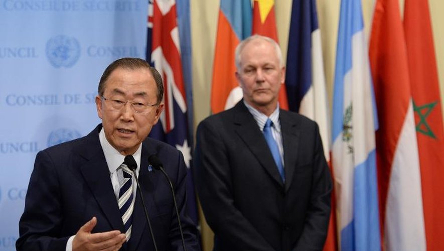 Le chef des inspecteurs de l'ONU spécialistes des armes chimiques, Aake Sellström (d) et le secrétaire général de l'ONU, Ban Ki-moon, le 16 septembre 2013 à New York