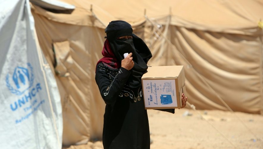 Une Irakienne ayant fui les combats dans la région de Fallouja, dans le camp pour déplacés de Amriyat al-Fallouja le 14 juin 2016