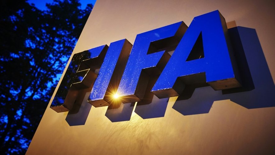Le logo de la Fifa au siège de l'instance, à Zurich le 2 juin 2015