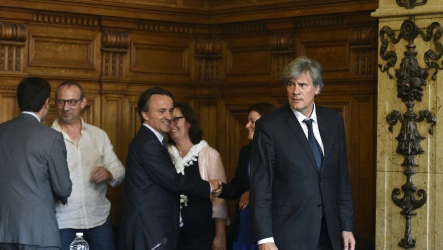 Stéphane Le Foll à son arrivée à à la réunion avec les professionnels du lait le 24 juillet 2015 au ministère de l'Agriculture à Paris
