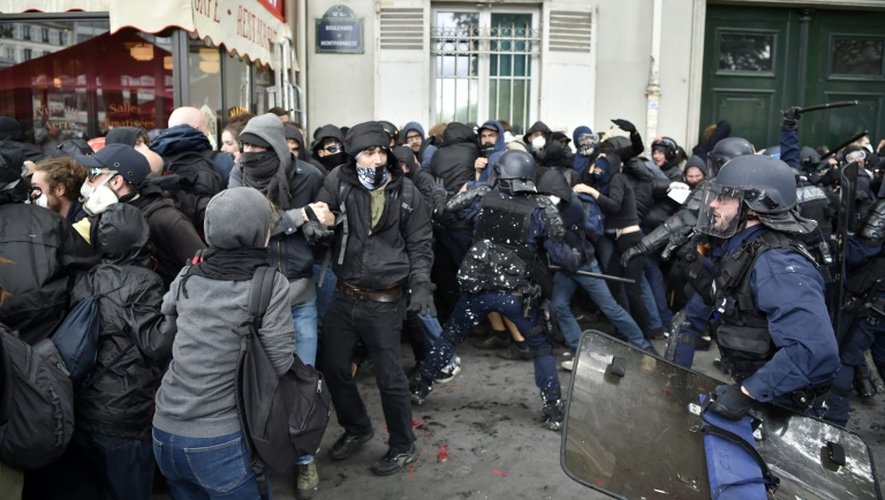 Heurts entre forces de l'ordre et manifestants le 14 juin 2016 à Paris