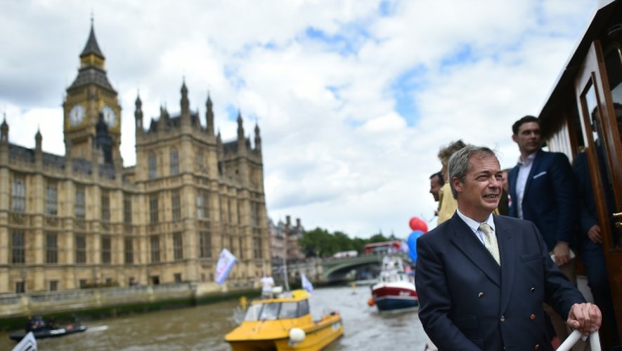 Nigel Farage, le chef du parti europhobe et anti-immigration Ukip, sur la Tamise à Londres, le 15 juin 2016