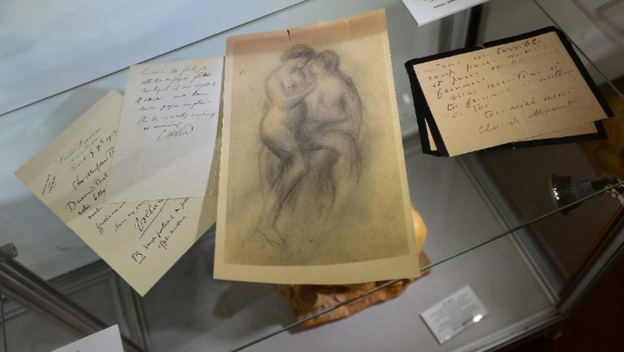 Dessins et lettres ayant appartenu au peintre français Pierre-Auguste Renoir présentés à New York, le 18 septembre 2013 avant la mise aux enchères