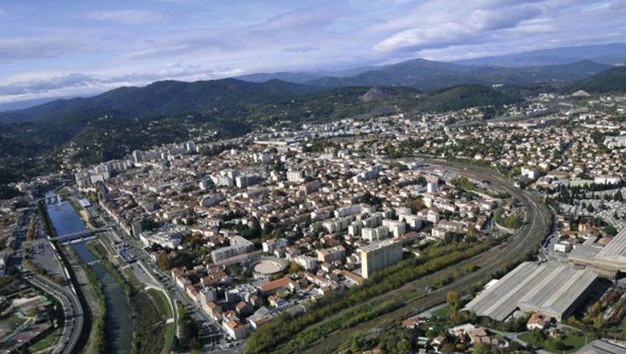 Alès, l’une des cinq villes-portes des Causses et Cévennes, paysages inscrits au patrimoine mondial de l’Unesco.