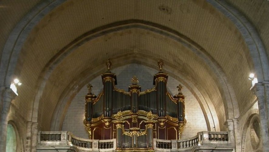 Les décors en marbre ornent le cœur de la cathédrale Saint-Pons-de-Cimiez, classée aux Monuments historiques.