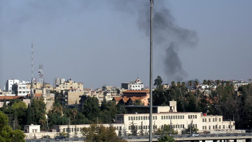 De la fumée au-dessus de la ville de Damas, le 13 septembre 2013 en Syrie