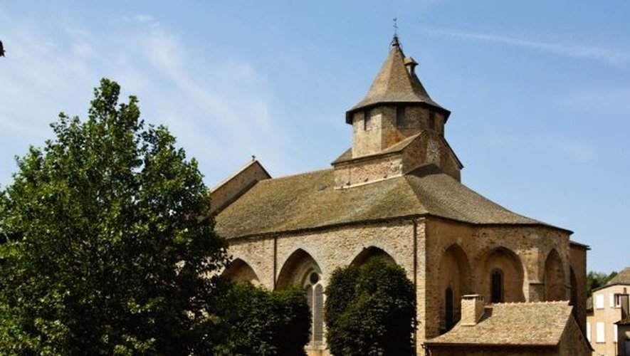 Rieupeyroux - Une église fortifiée