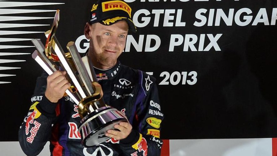 L'Allemand Sebastian Vettel (Red Bull) célèbre sa victoire lors du GP de Singapour, le 22 septembre 2013