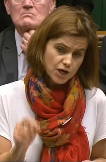 Capture d'écran d'un enregistrement du Parlement britannique le 16 juin 2016 montrant Jo Cox s'exprimant à la Chambre des Communes le 9 décembre 2015