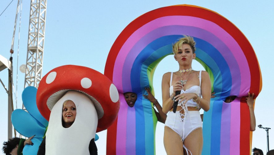Miley Cyrus séparée de Liam Hemsworth : elle pleure lors de son show à Las Vegas PHOTOS