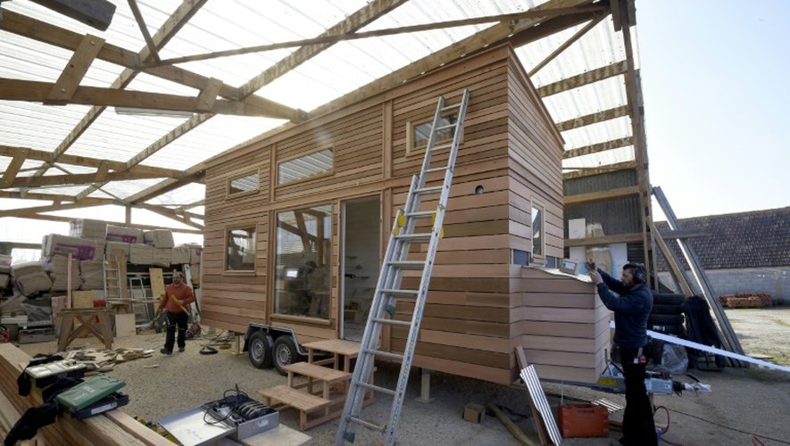 Une "Tiny House" en construction le 15 mars 2016 à Poilley dans le nord de la France