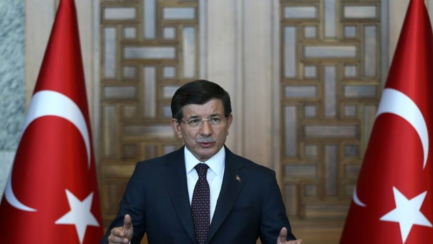Le Premier ministre turc Ahmet Davutoglu s'exprime sur la position de la Turquie le 24 juillet 2015 à Ankara