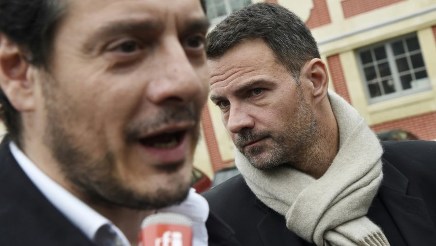 Jérôme Kerviel (D) et son avocat David Koubbi à leur arrivée le 15 juin 2016 au tribunal à Versailles