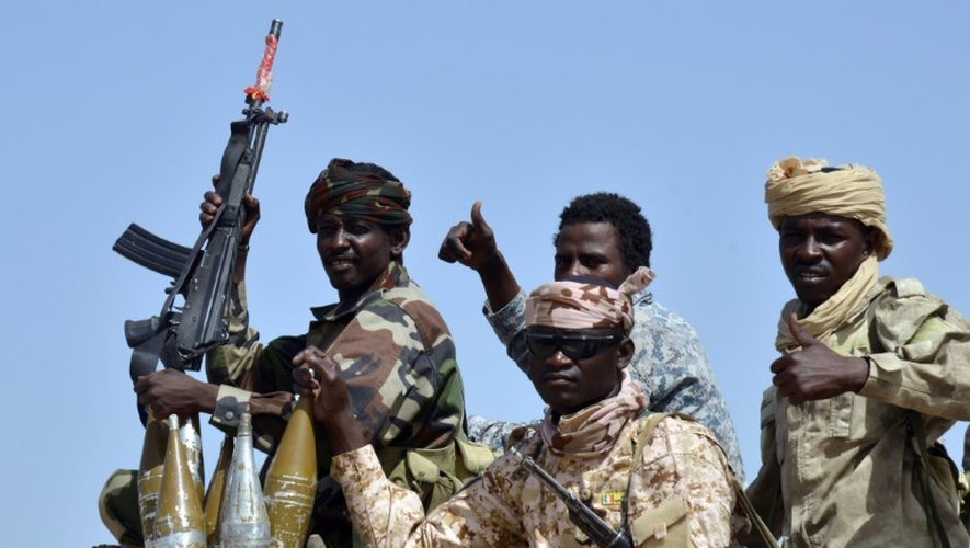 Des soldats tchadiens dans un véhicule militaire patrouillent à Malam Fatori dans le nord du Nigeria, le 25 mai 2015