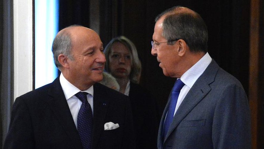 Le ministre français des Affaires étrangères Laurent Fabius (g) et son homologue russe Sergei Lavrov, le 17 septembre 2013 à Moscou