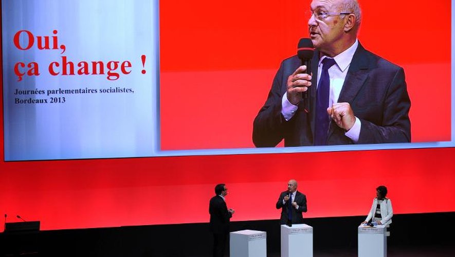 Le ministre du Travail Michel Sapin s'exprime aux Journées Parlementaires Socialistes à Bordeaux, le 24 septembre 2013