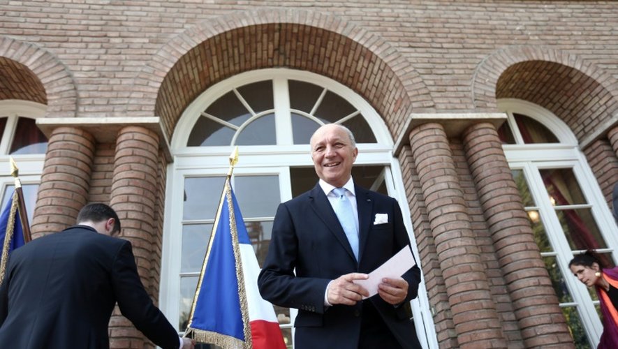 Le ministre français des Affaires étrangères, Laurent Fabius, à l'ambassade de France à Téhéran, peu après son arrivée en Iran, le 29 juillet 2015