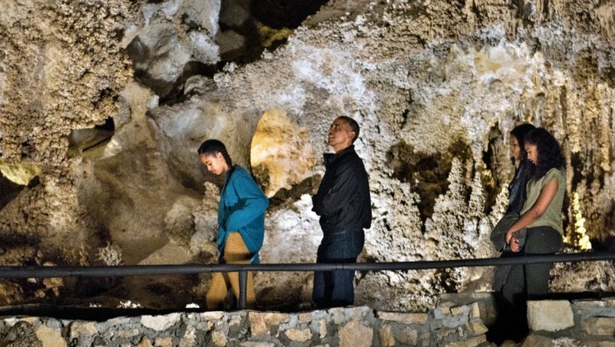 La famille de Barack Obama visite une grotte du parc national de Carlsbad au Nouveau-Mexique le 17 juin 2016