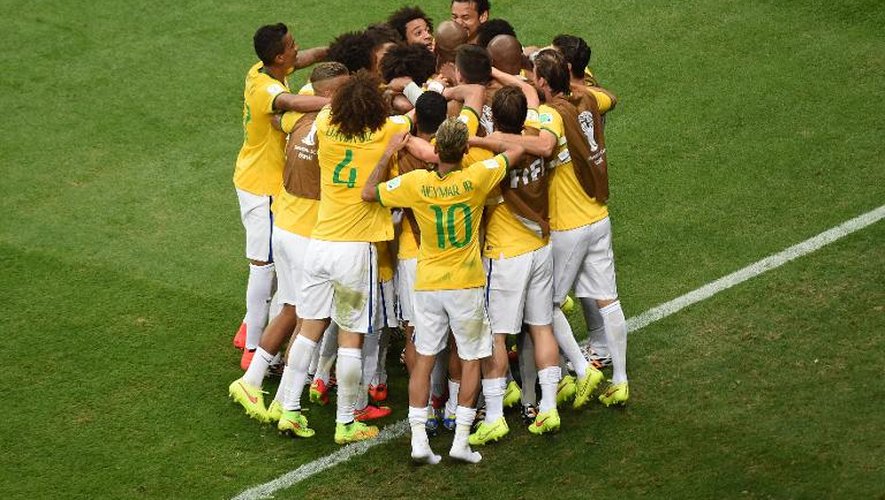 Les joueurs brésiliens lors de leur match au Mondial face au Cameroun, le 23 juin 2014 à Brasilia