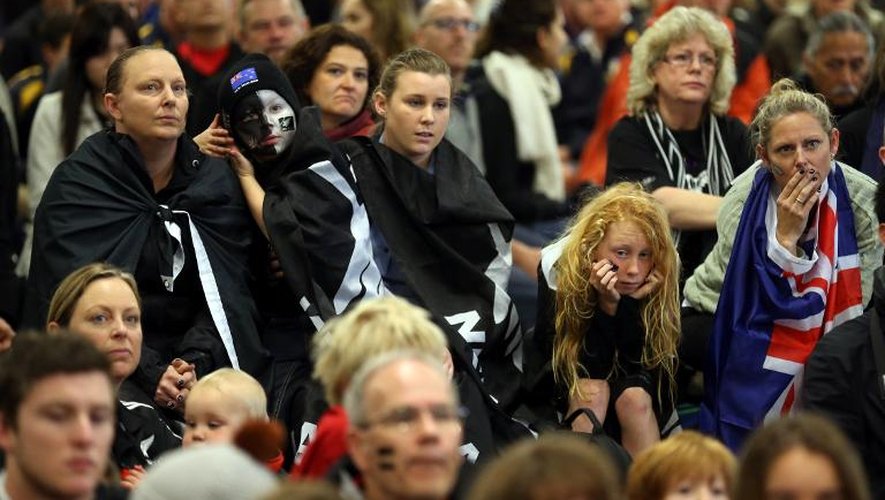L'énorme déception des supporteurs néo-zélandais à Auckland après la défaite en Coupe de l'America, le 25 septembre 2013