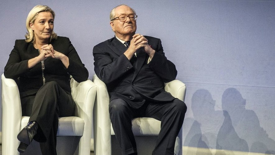 Marine Le Pen et son père Jean-Marie au 15e congrès du Front national à Lyon, le 29 novembre 2014 à Lyon