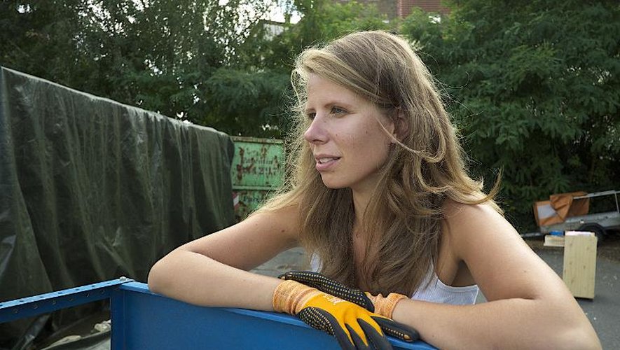 La journaliste Greta Taubert sur le site d'un container de déchets à Leipzig, le 12 août 2013