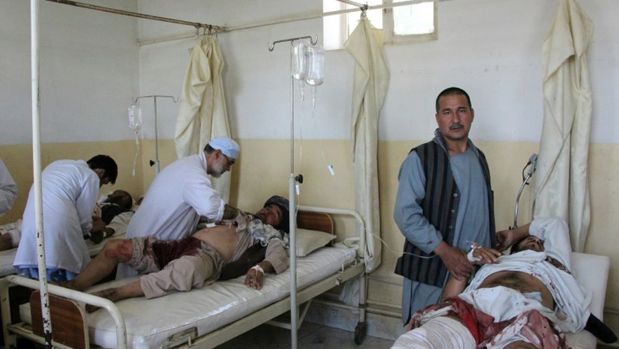 Deux Afghans blessés lors de l'explosion d'une moto piegée le 20 juin 2016 à Keshim au Badakhshan
