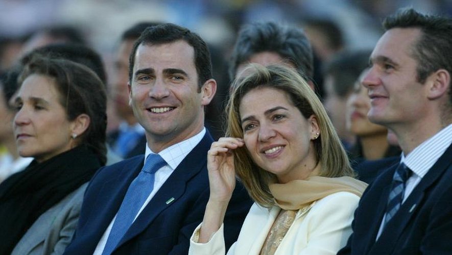 (de g à d) Le roi d'Espagne Felipe VI, l'infante Cristina (d) et son mari Iñaki Urdandarin le 4 mai 2003 à Madrid