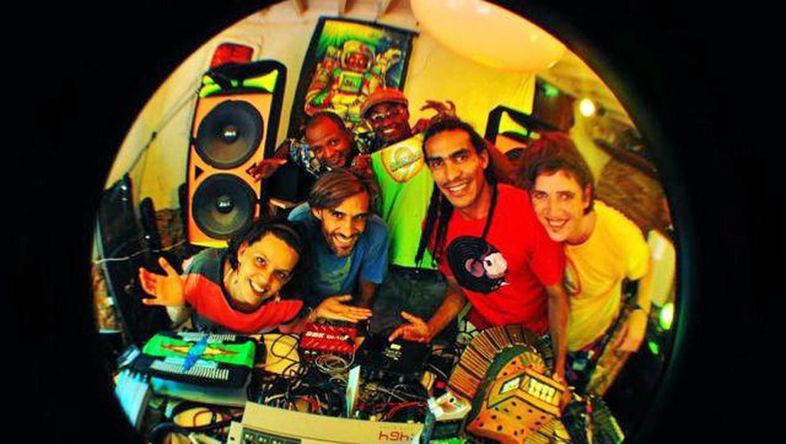 Systema Solar, un collectif musical et visuel composé de sept membres venant de la côte caribéenne de la Colombie.