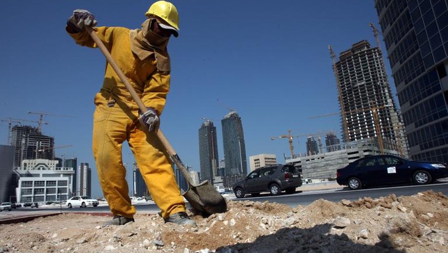 Un ouvrier sur un chantier de Doha, le 1er octobre 2007