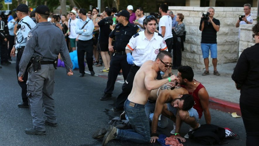 Un participant blessé à la Gay Pride le 30 juillet 2015 à Jérusalem