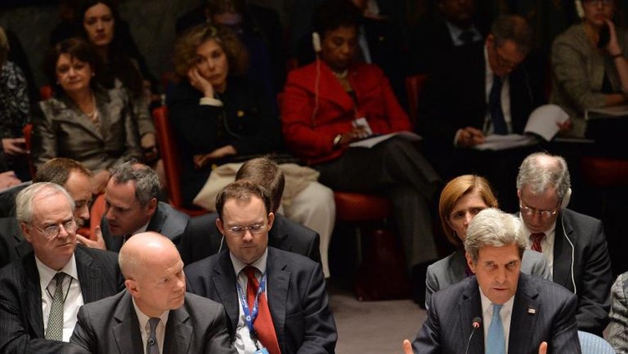 Le secrétaire d'Etat américain John Kerry (D) et son homologue britannique William Hague le 27 septembre 2013 à l'Onu à New York