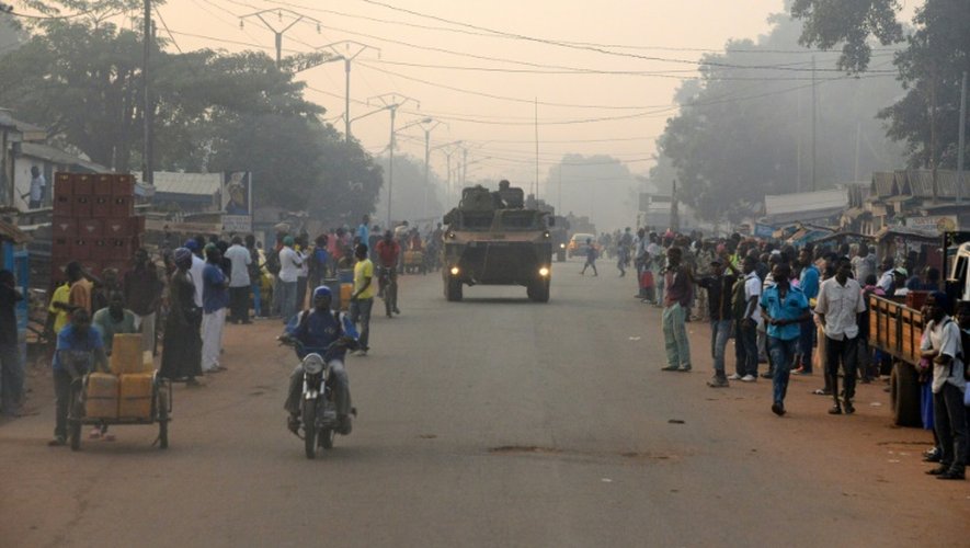 Des soldats français de l'opération Sangaris patrouillent le 4 décembre 2014 à Bangui, en Centrafrique