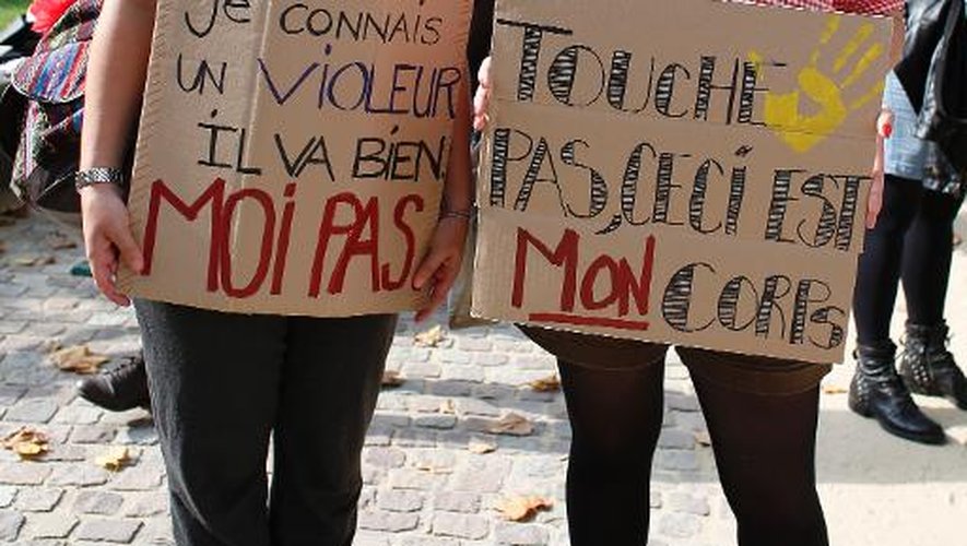 Des militantes participent à la "Marche des salopes" à Paris le 28 septembre 2013