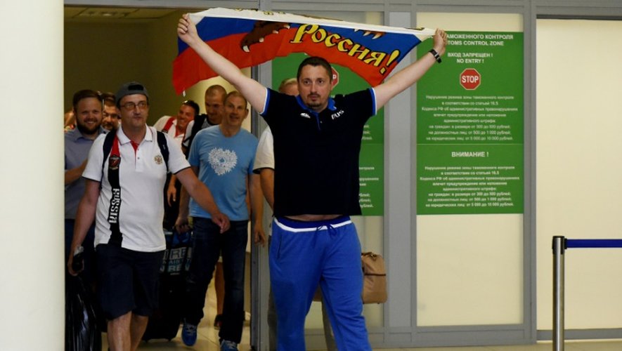 Le supporteur russe Alexandre Chpryguine à l'aéroport Cheremetievo à Moscou, le 18 juin 2016 après être expulsé de la France