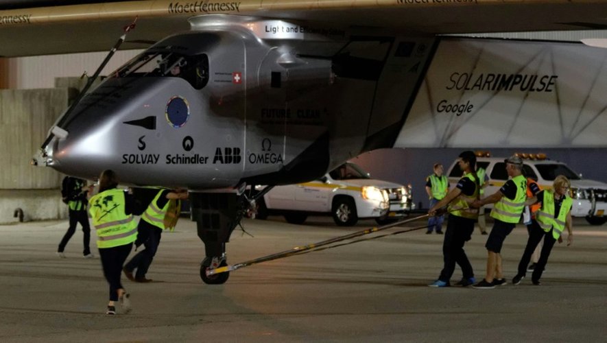 Solar Impulse 2 peu avant son décollage le 20 juin 2016 à New York