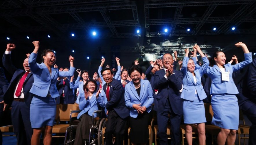 La joie de la délégation de Pékin après l'annonce du choix de la ville pour organiser les JO d'hiver 2022, le 31 juillet 2015 à Kuala Lumpur