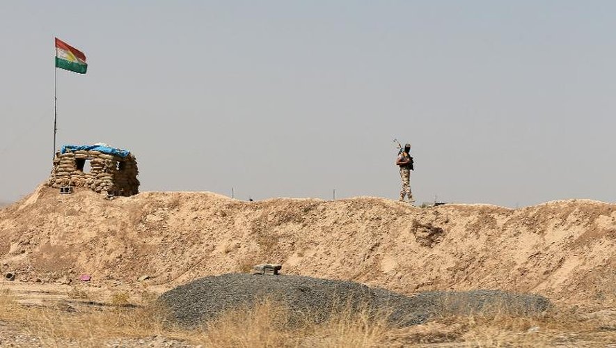 Un combattant des forces armées kurdes, les Peshmergas, dans le village de Tuz Khurmatu, à mi-distance de Bagdad et Kirkouk, le 26 juin 2014