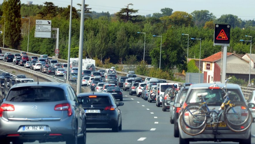Les voitures avançaient au ralenti sur l'A10 à hauteur de Libourne, en Gironde, le 1er août 2015