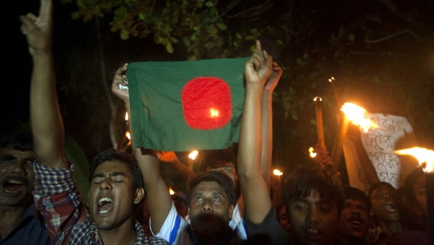 Des habitants de Dashiar Chhara fêtent le 1er août 2015 l'accord qui a permis à cette enclave jusqu'ici indien de faire partie désormais du territoire du Bangladesh