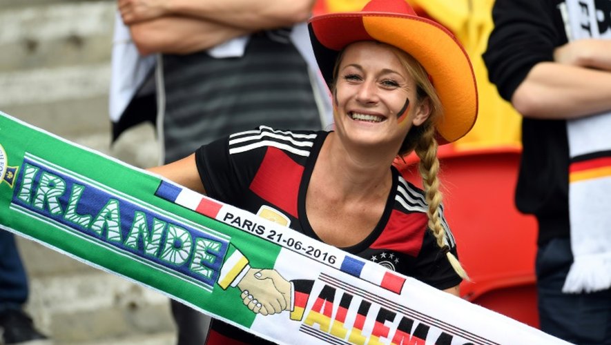 Une supportrice allemande avant le match de l'Euro contre l'Alemagne, le 21 juin 2016 au Parc des Princes