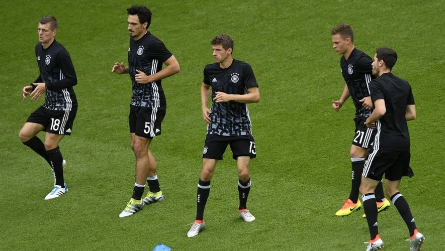 Les joueurs allemands à l'échauffement, le 21 juin 2016 au Parc des Princes avant le match de l'Euro contre l'Irlande du Nord
