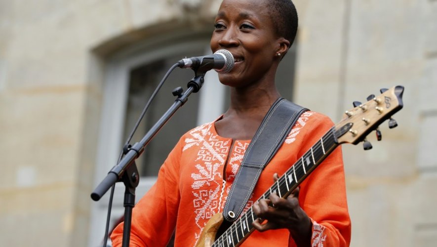 La chanteuse malienne Rokia Traoré, lors de la Fête de la Musique, à Matignon à Paris