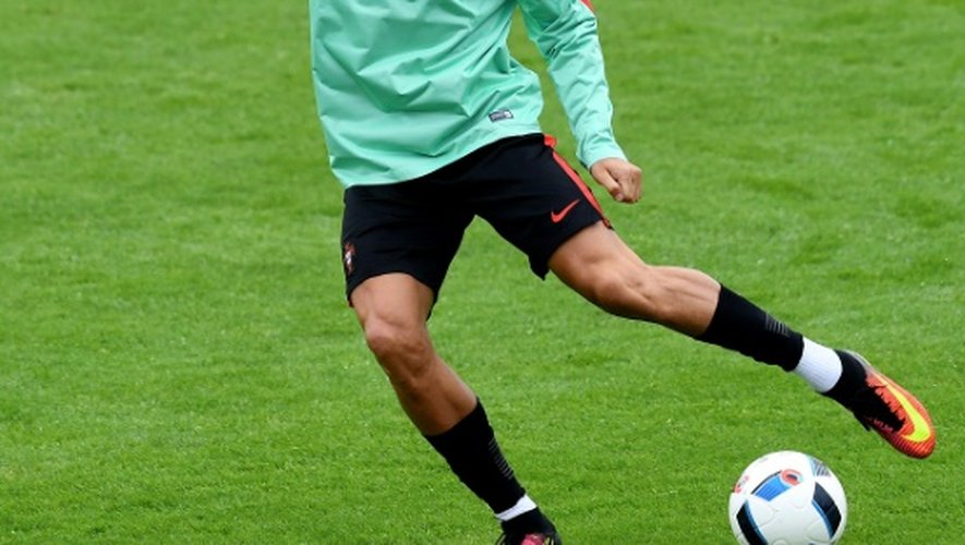 Cristiano Ronaldo à l'entraînement, le 21 juin 2016 à Marcoussis