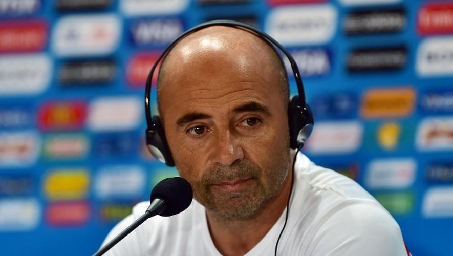 Le sélectionneur argentin de l'équipe du Chili lors d'une conférence de presse le 27 juin 2014 à Belo Horizonte, à la veille du match contre le Brésil