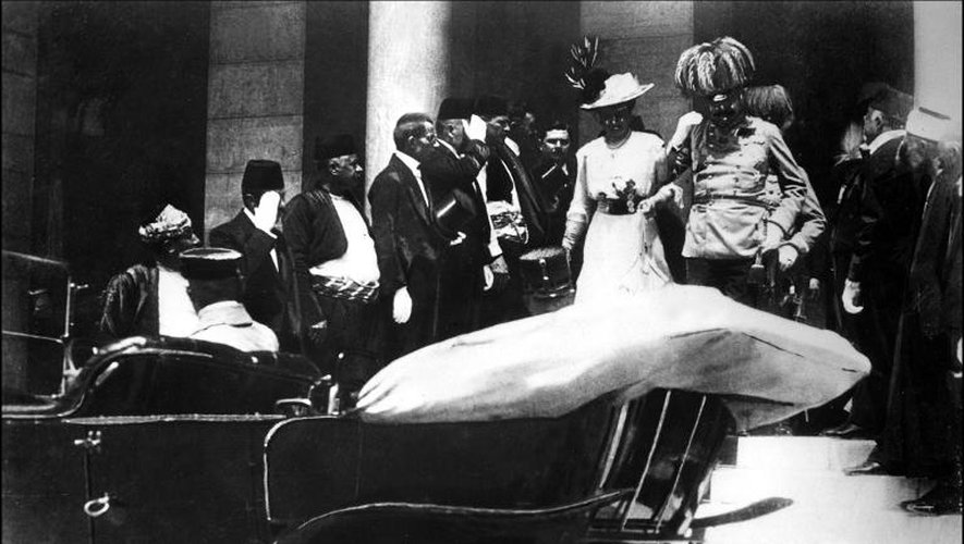 Image d'archives montrant Franz Ferdinand d'Autriche (4eG) héritier du trône austro-hongrois et sa femme quittant la mairie de Sarajevo juste avant d'être abattu, le 28 juin 1914, assassinat qui a déclenché le conflit de la Première guerre mondiale