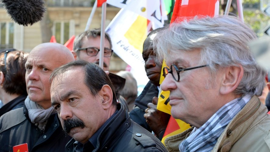 Le secrétaire général de la CGT Philippe Martinez (g) et de Force Ouvrière  Jean-Claude Mailly (d), lors d'un défilé le 1er mai 2016 à Paris